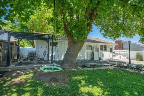 Exterior - 2804 E 39th Ave, Spokane, WA 99223 photo 9 of 19