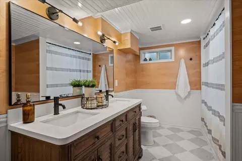 Bath - 2804 E 39th Ave, Spokane, WA 99223 photo 2 of 2