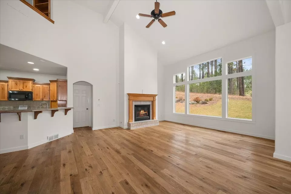 Living - 404 W Trail Ridge Ct, Spokane, WA 99224 photo 3 of 10