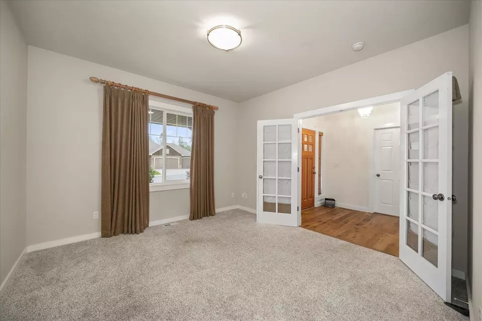 Entry Way - 404 W Trail Ridge Ct, Spokane, WA 99224 photo 4 of 6