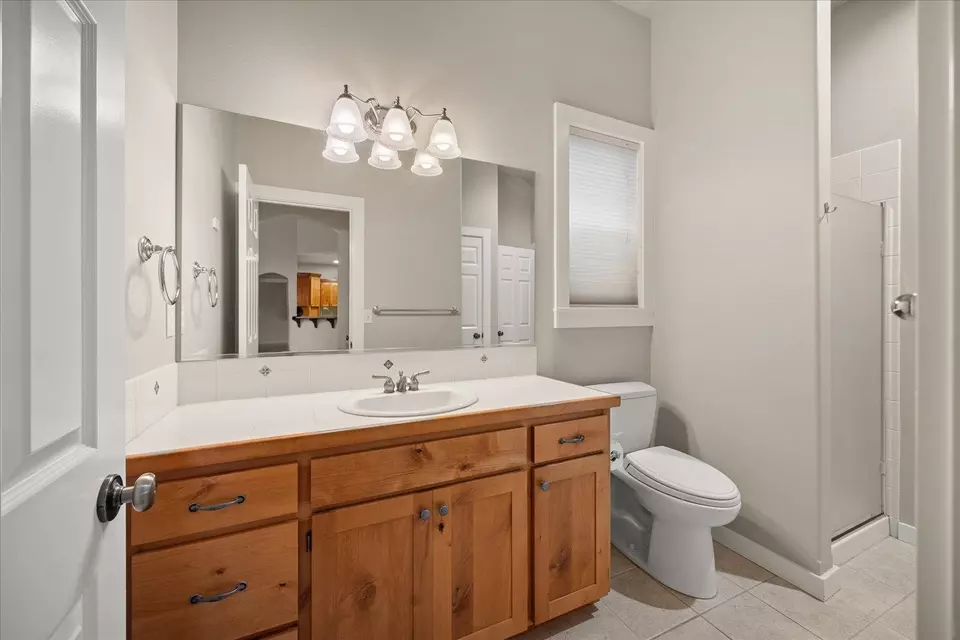 Bath - 404 W Trail Ridge Ct, Spokane, WA 99224 photo 2 of 4