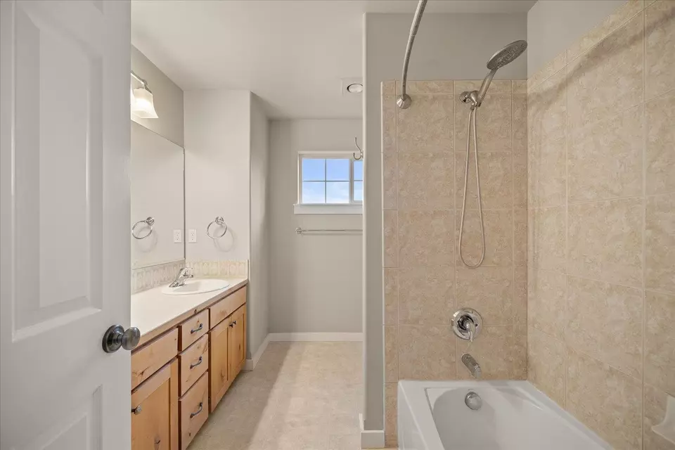 Bath - 404 W Trail Ridge Ct, Spokane, WA 99224 photo 3 of 4
