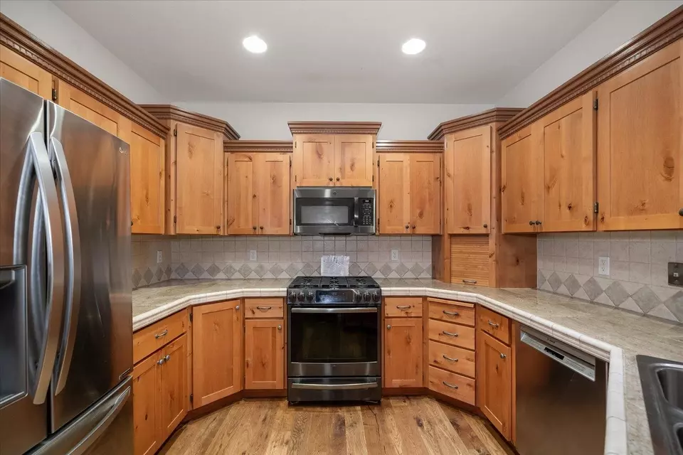 Kitchen - 404 W Trail Ridge Ct, Spokane, WA 99224 photo 3 of 3