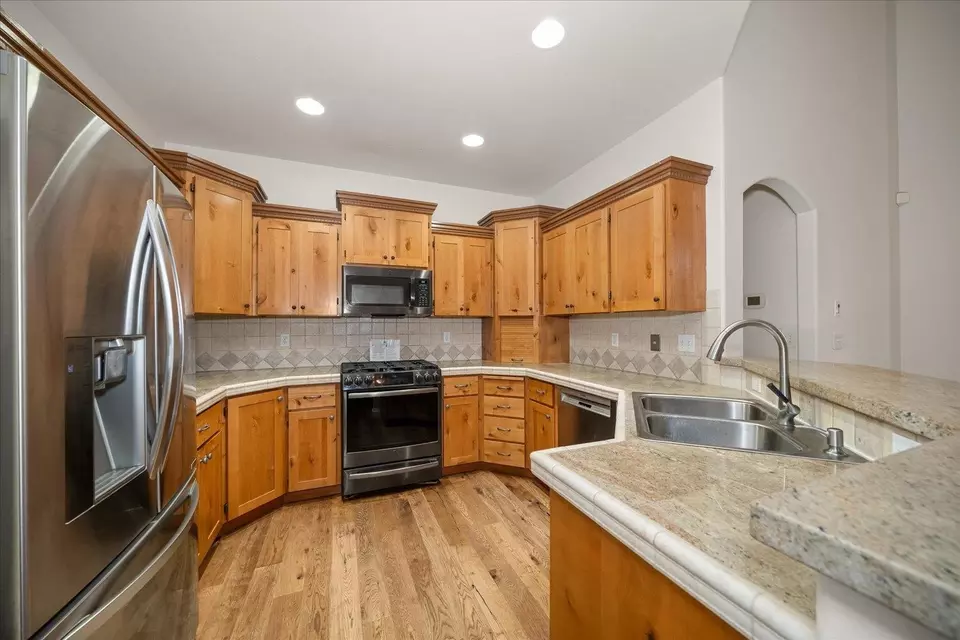 Kitchen - 404 W Trail Ridge Ct, Spokane, WA 99224 photo 2 of 3