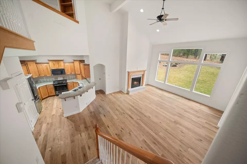 Living - 404 W Trail Ridge Ct, Spokane, WA 99224 photo 9 of 10