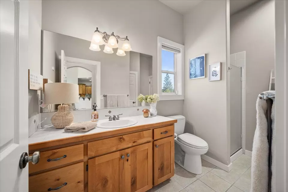 Bath - 404 W Trail Ridge Ct, Spokane, WA 99224 photo 4 of 4