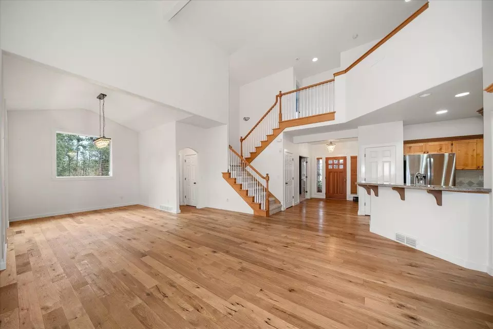 Living - 404 W Trail Ridge Ct, Spokane, WA 99224 photo 2 of 10