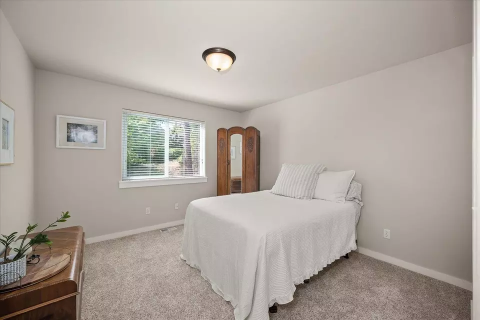 Bedroom - 404 W Trail Ridge Ct, Spokane, WA 99224 photo 5 of 5