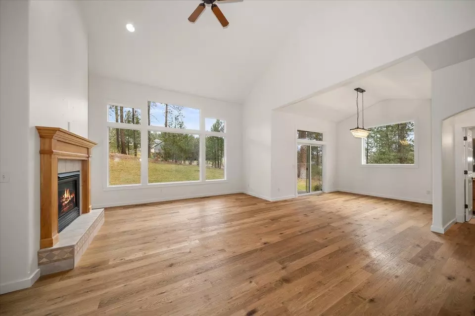 Living - 404 W Trail Ridge Ct, Spokane, WA 99224 photo 7 of 10