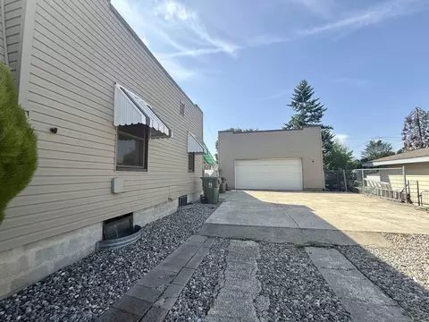 2228 E Hoffman Ave, Spokane, WA 99207 photo 2