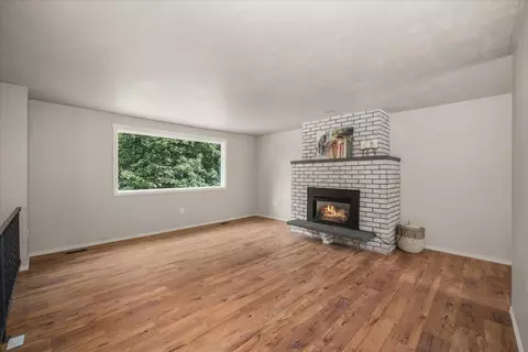Living - 426 E 17th St, Spokane, WA 99203 photo 3 of 6
