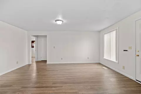 Living - 801 E Longfellow Ave, Spokane, WA 99207 photo 2 of 5