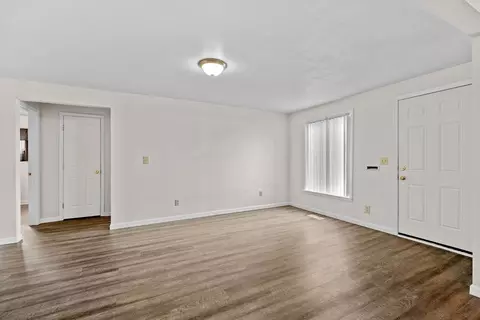 Living - 801 E Longfellow Ave, Spokane, WA 99207 photo 4 of 5