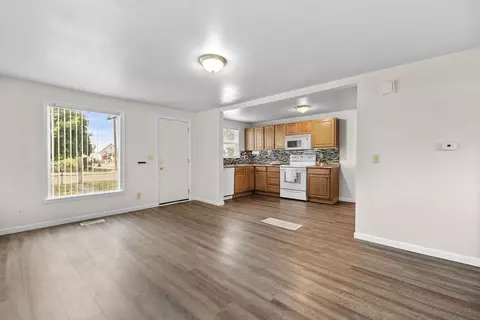 Living - 801 E Longfellow Ave, Spokane, WA 99207 photo 3 of 5