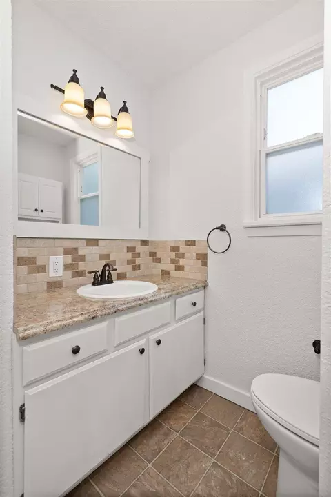 Bath - 215 E 18th Ave, Spokane, WA 99203 photo 3 of 3