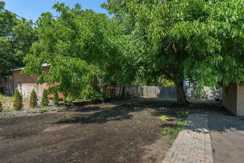 Exterior - 215 E 18th Ave, Spokane, WA 99203 photo 9 of 10