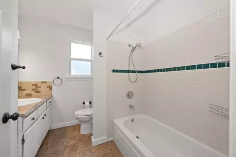 Bath - 215 E 18th Ave, Spokane, WA 99203 photo 2 of 3