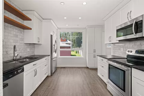 Kitchen - 215 E 18th Ave, Spokane, WA 99203 photo 2 of 5