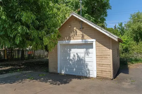 Exterior - 215 E 18th Ave, Spokane, WA 99203 photo 10 of 10