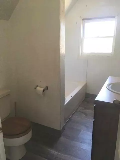 Bath - 1304 W Maxwell Ave, Spokane, WA 99201 photo 1 of 4