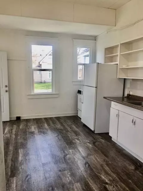 Kitchen - 1304 W Maxwell Ave, Spokane, WA 99201 photo 3 of 6