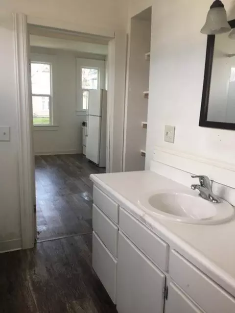 Bath - 1304 W Maxwell Ave, Spokane, WA 99201 photo 2 of 4
