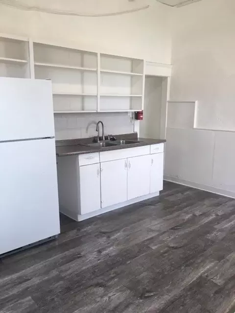 Kitchen - 1304 W Maxwell Ave, Spokane, WA 99201 photo 4 of 6