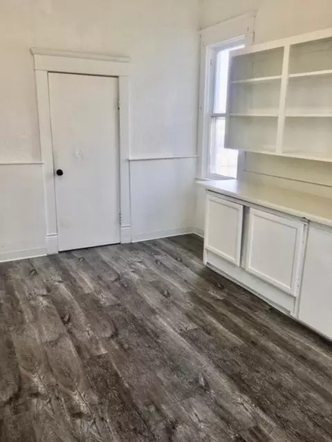 Kitchen - 1304 W Maxwell Ave, Spokane, WA 99201 photo 5 of 6