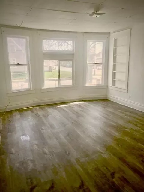 Living - 1304 W Maxwell Ave, Spokane, WA 99201 photo 2 of 3