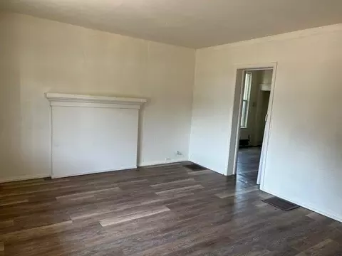 Living - 1304 W Maxwell Ave, Spokane, WA 99201 photo 3 of 3