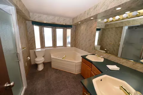 Bath - 7516 E Baldwin Ave, Spokane Valley, WA 99212 photo 1 of 3