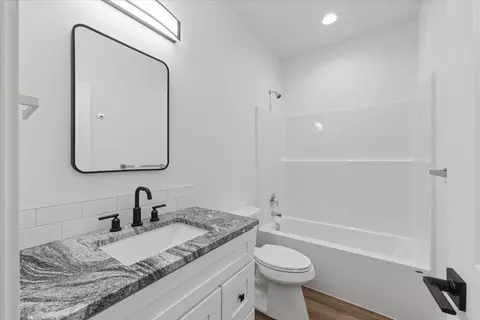 Bath - 2236 E 4th Ave, Spokane, WA 99202 photo 2 of 2