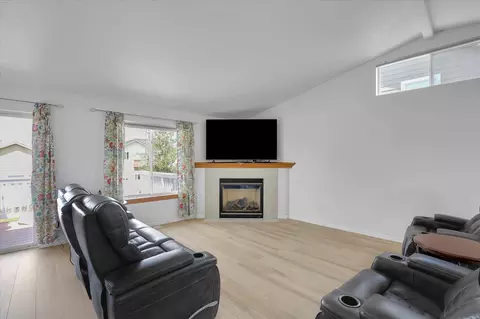 Living - 1707 E Vanetta Ave, Spokane, WA 99217 photo 1 of 3