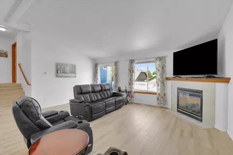 Living - 1707 E Vanetta Ave, Spokane, WA 99217 photo 2 of 3