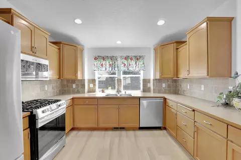 Kitchen - 1707 E Vanetta Ave, Spokane, WA 99217 photo 2 of 3