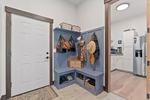 Entry Way - 7617 S Cedar Rd, Spokane, WA 99224 photo 2 of 2