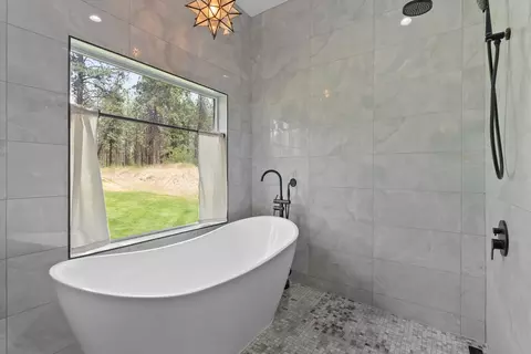 Bath - 7617 S Cedar Rd, Spokane, WA 99224 photo 4 of 6