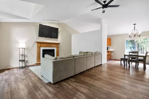 Living - 3224 E 42nd Ave, Spokane, WA 99223 photo 1 of 3