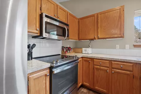 Kitchen - 3224 E 42nd Ave, Spokane, WA 99223 photo 4 of 4