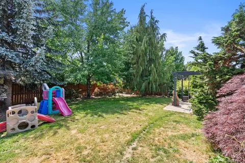 Exterior - 3224 E 42nd Ave, Spokane, WA 99223 photo 6 of 8