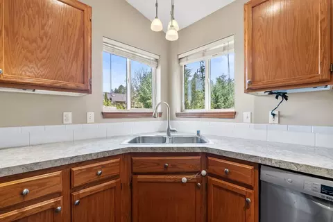 Kitchen - 3224 E 42nd Ave, Spokane, WA 99223 photo 3 of 4