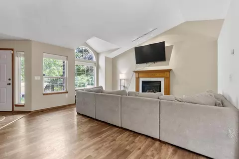 Living - 3224 E 42nd Ave, Spokane, WA 99223 photo 2 of 3