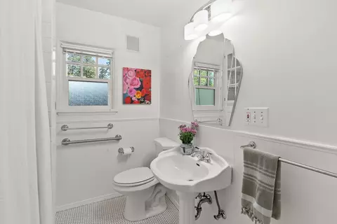 Bath - 624 E 24th Ave, Spokane, WA 99203 photo 1 of 3