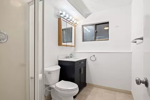 Bath - 710 E Cascade Pl, Spokane, WA 99208 photo 2 of 2