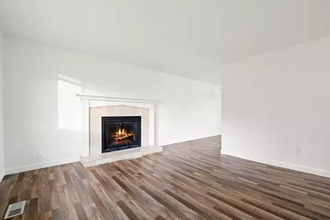 Living - 710 E Cascade Pl, Spokane, WA 99208 photo 4 of 7