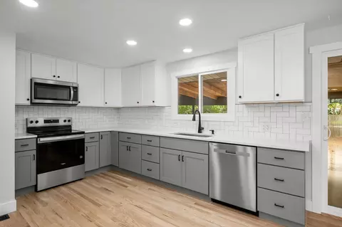 Kitchen - 13214 E Semro Ave, Spokane Valley, WA 99216 photo 2 of 4