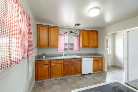 Kitchen - 1111 E Augusta Ave, Spokane, WA 99207 photo 2 of 2