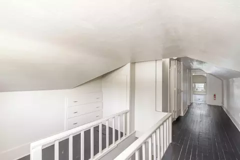 Entry Way - 1111 E Augusta Ave, Spokane, WA 99207 photo 3 of 3