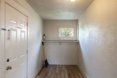 Entry Way - 1111 E Augusta Ave, Spokane, WA 99207 photo 1 of 3