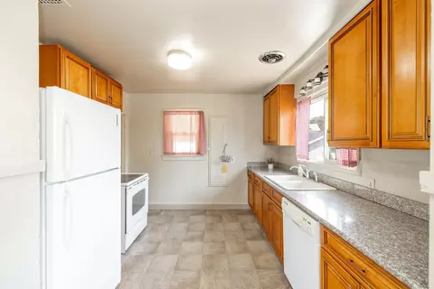 Kitchen - 1111 E Augusta Ave, Spokane, WA 99207 photo 1 of 2